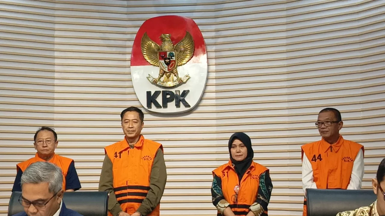 KPK Tahan 4 Tukang Peras...