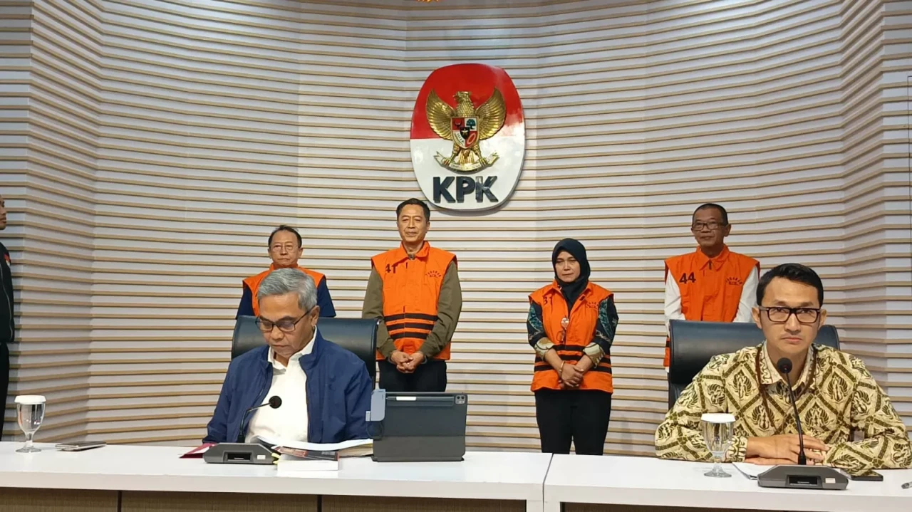 KPK Tahan 4 Tukang Peras...