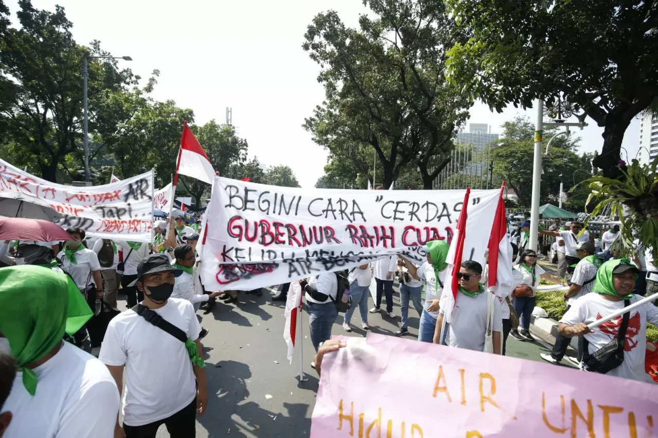 Protes Penggolongan...