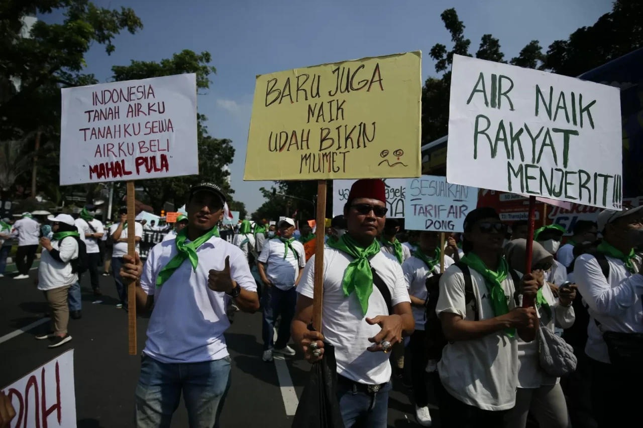 Protes Penggolongan...