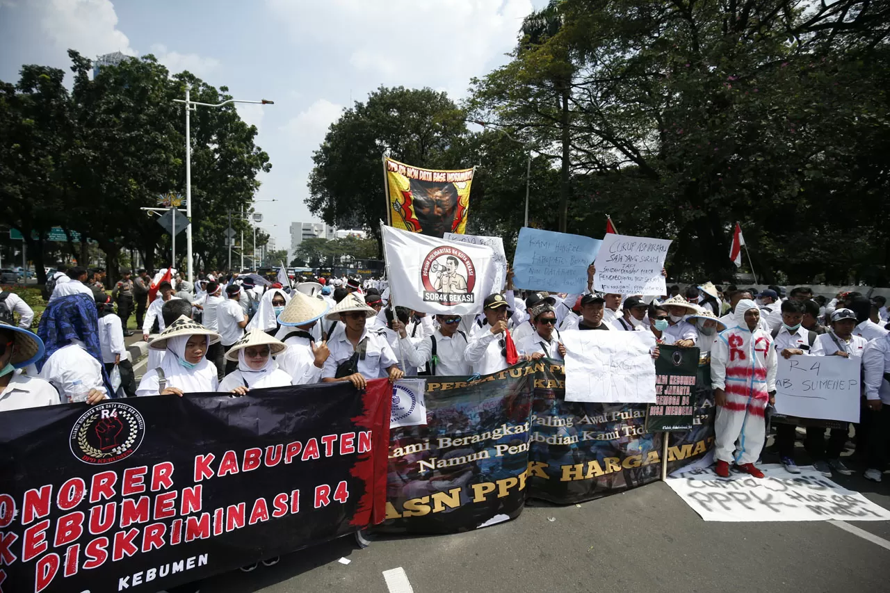 Tenaga Honorer R4 Gelar...