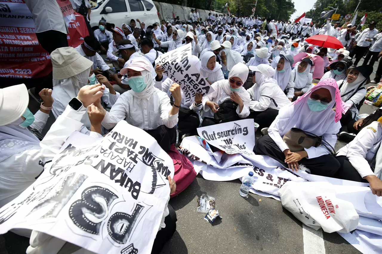 Tenaga Honorer R4 Gelar...