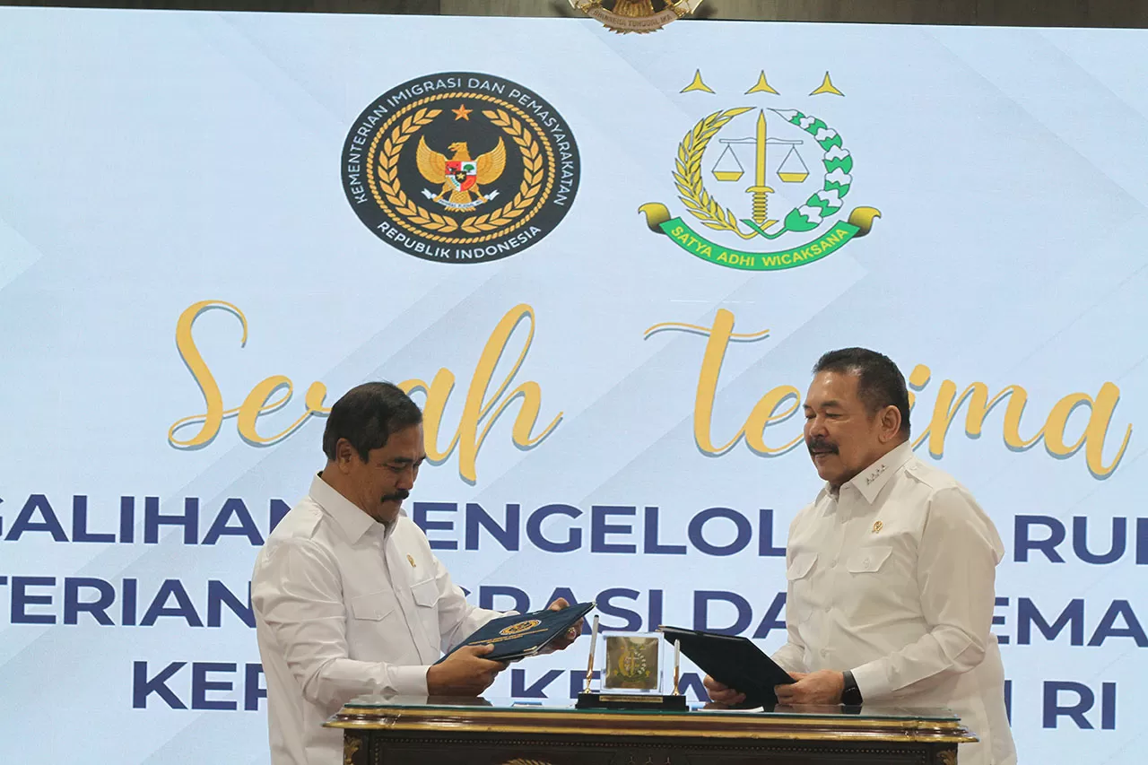 Kejagung Resmi Ambil...