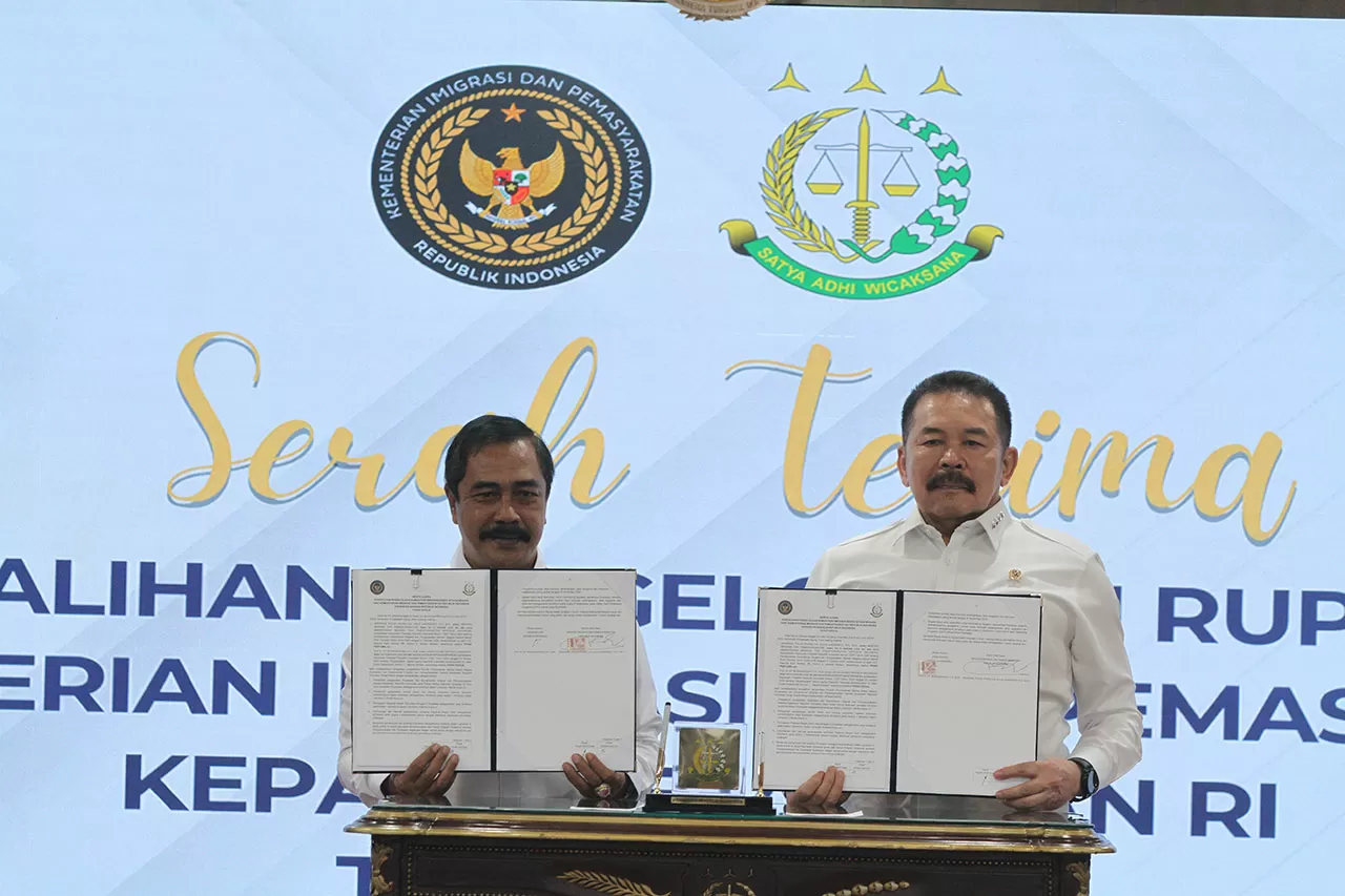 Kejagung Resmi Ambil...