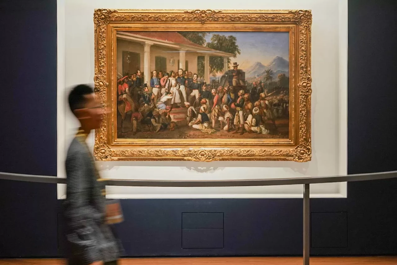 Melihat Pameran NYALA:...
