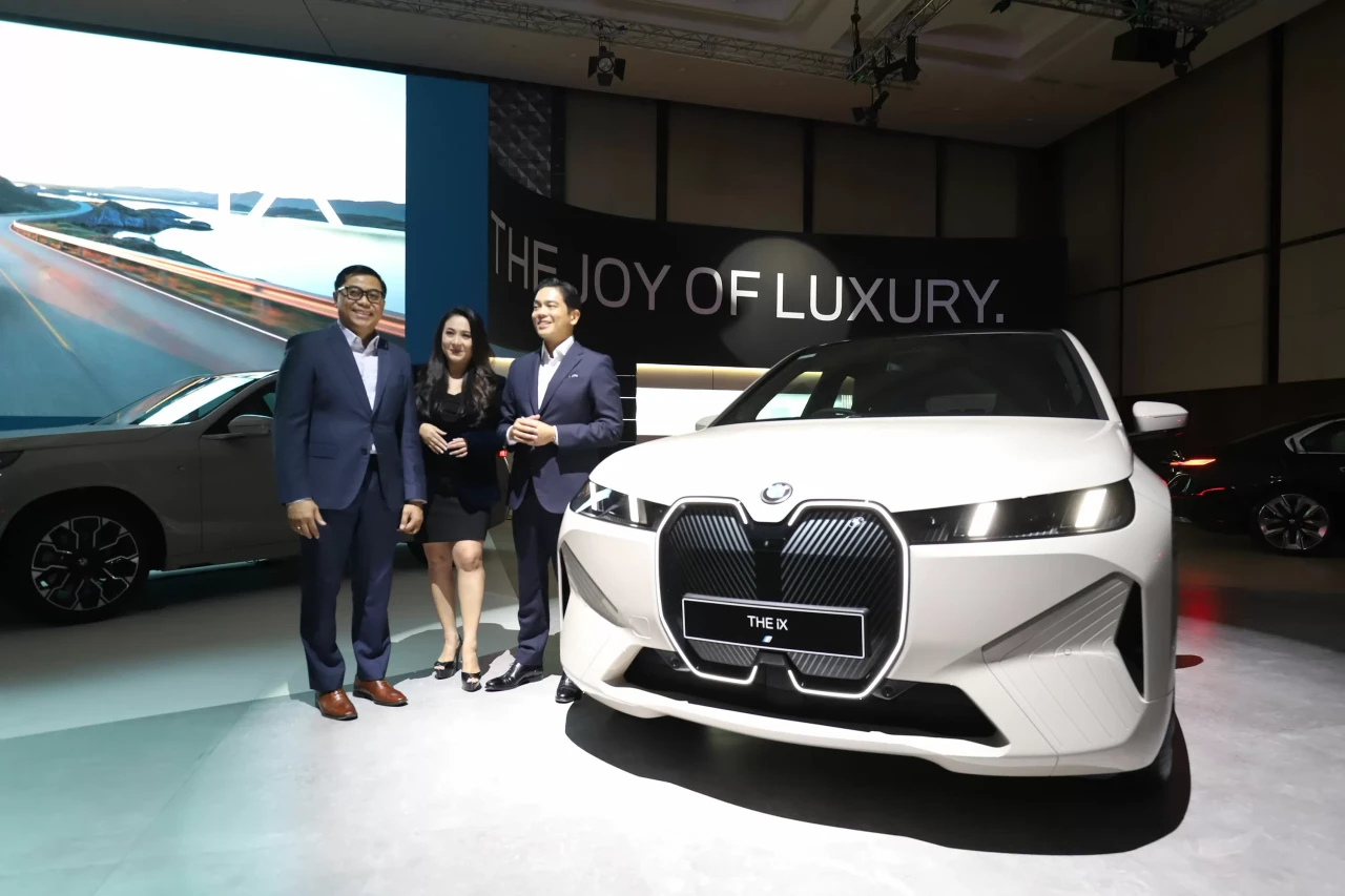 BMW Tampilkan The iX...