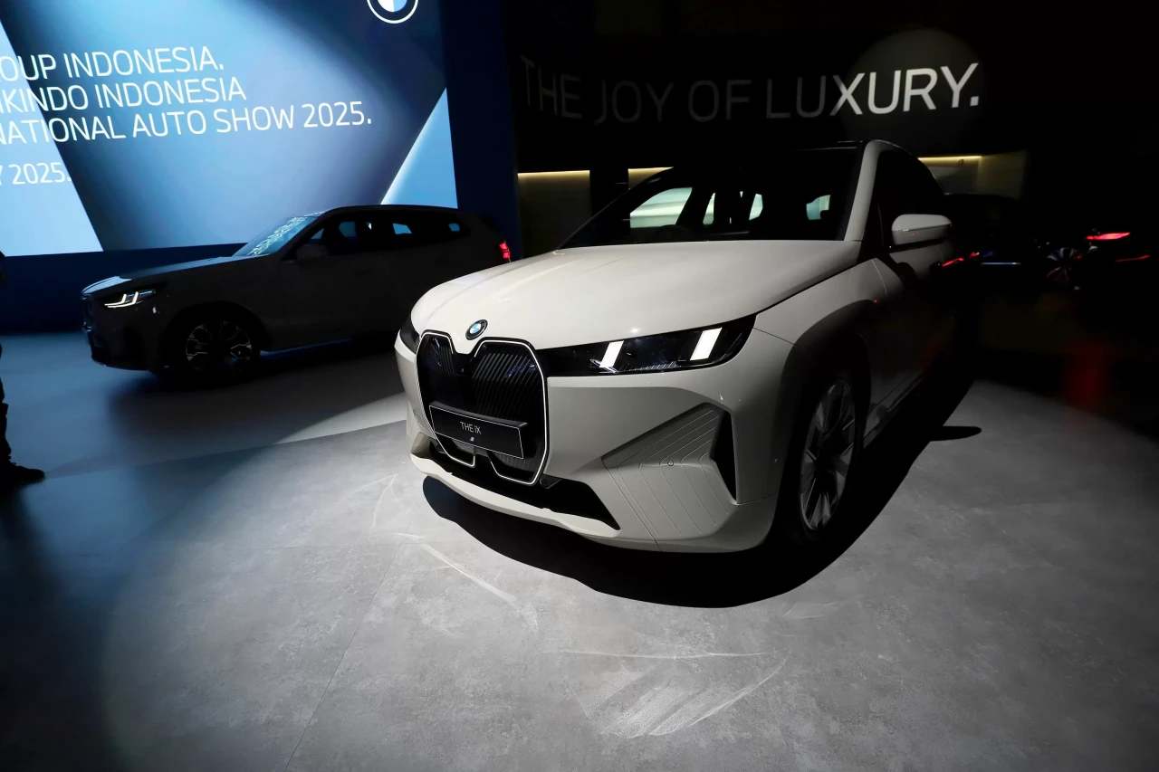 BMW Tampilkan The iX...