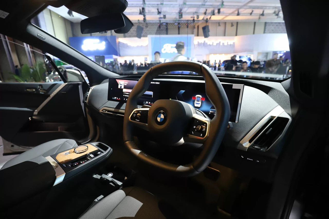 BMW Tampilkan The iX...
