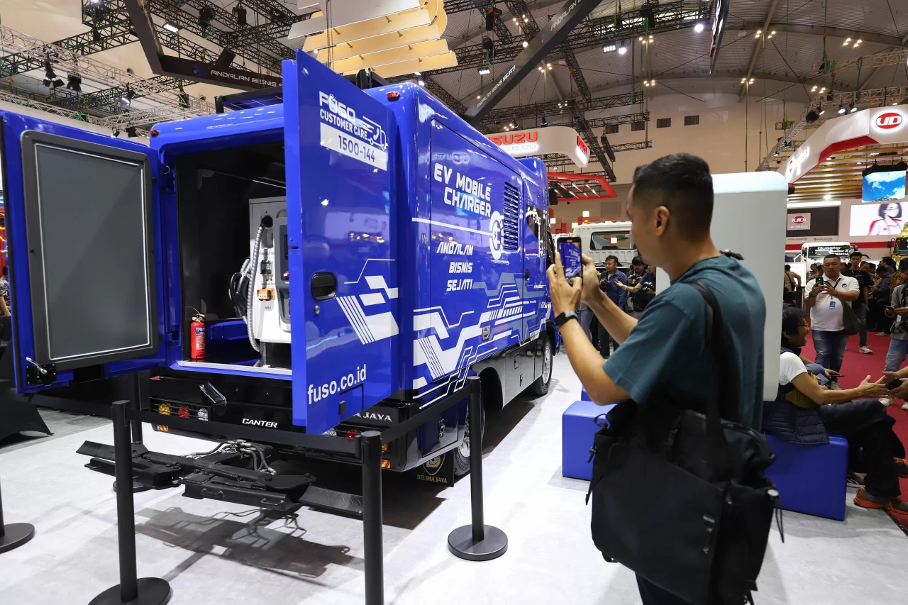 Mitsubishi Fuso Luncurkan...