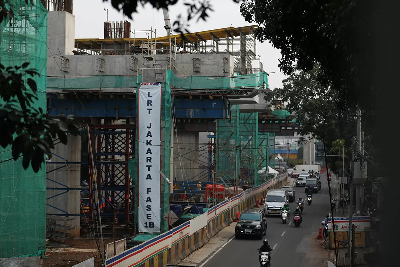 Pembangunan LRT Jakarta...