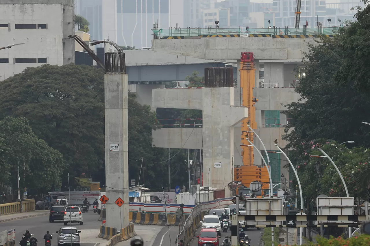 Pembangunan LRT Jakarta...