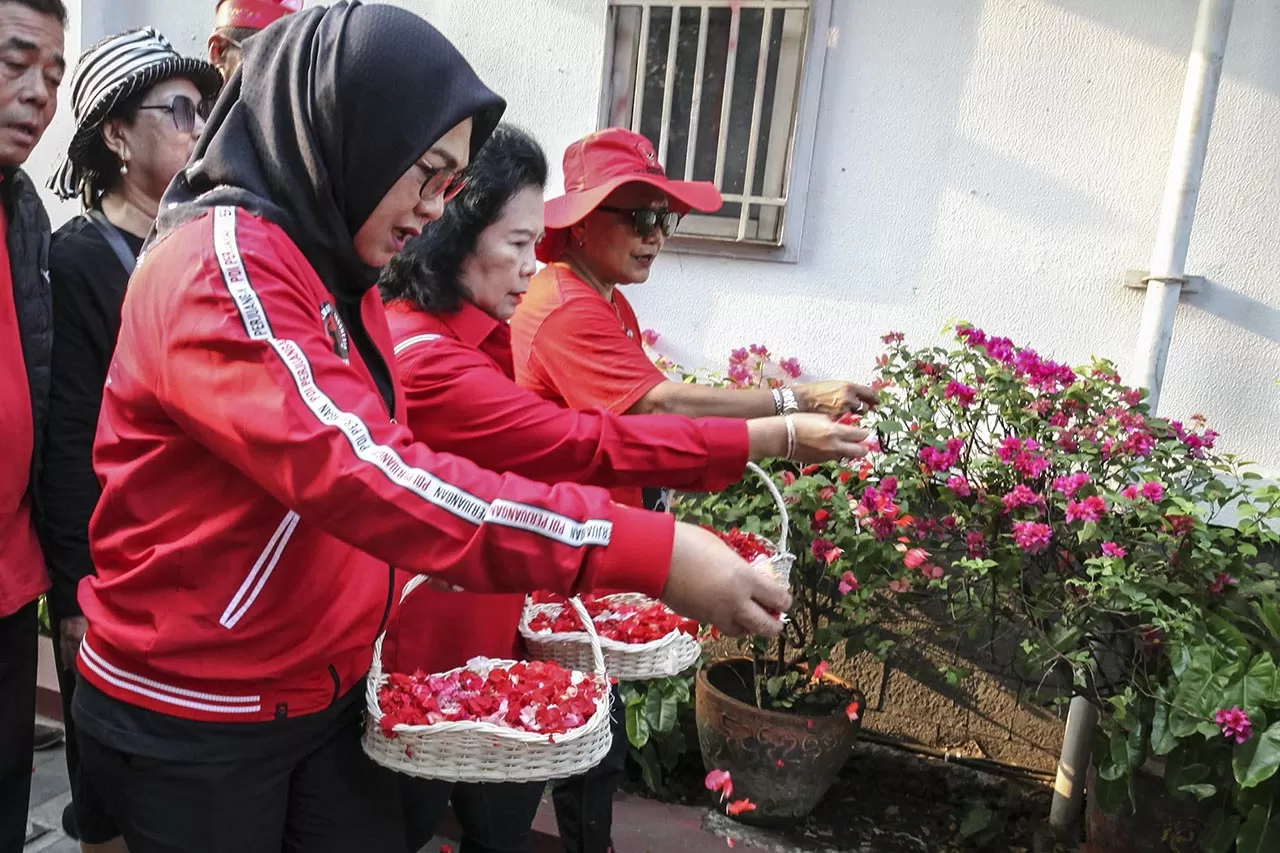 Aksi Tabur Bunga Kudatuli...