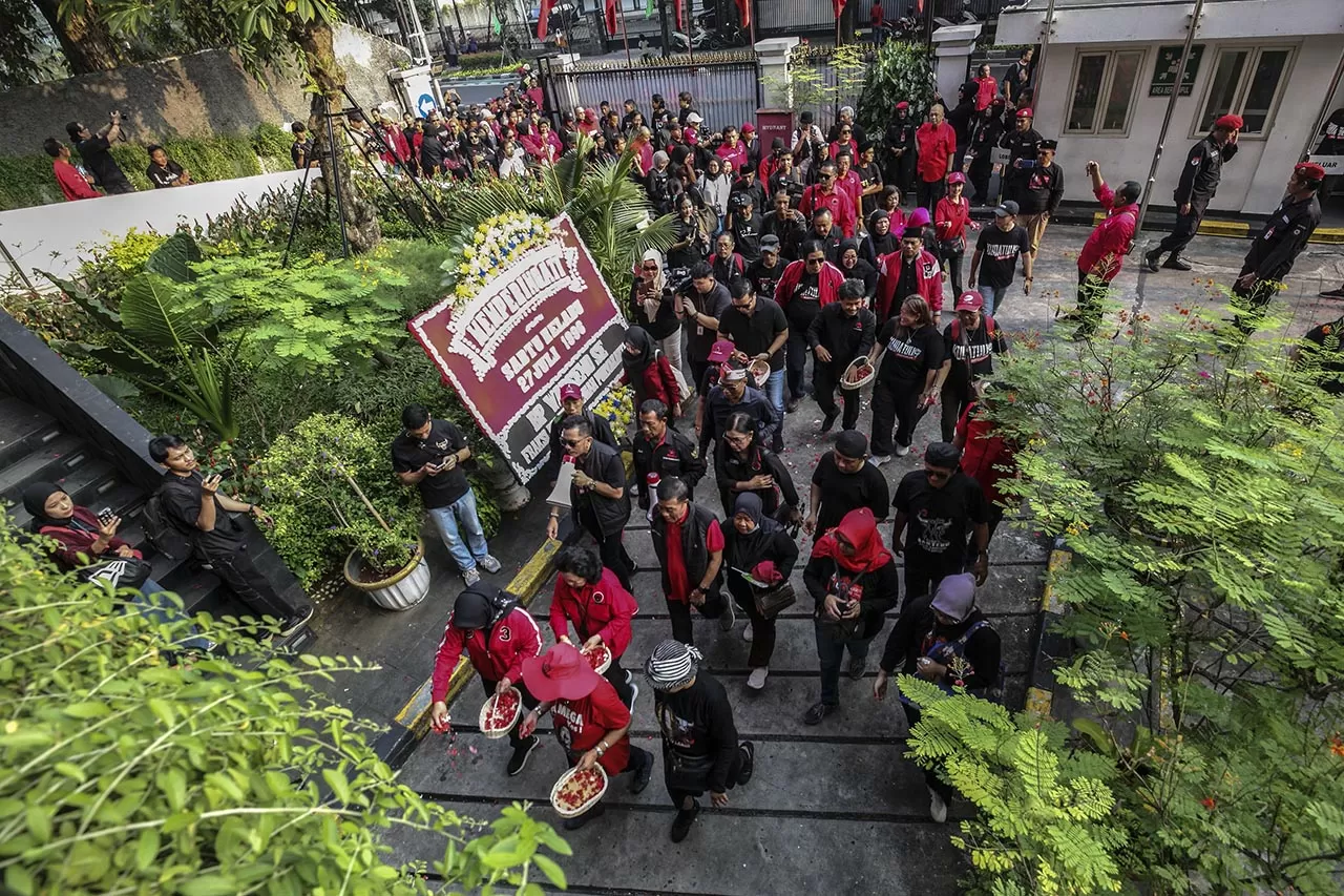 Aksi Tabur Bunga Kudatuli...