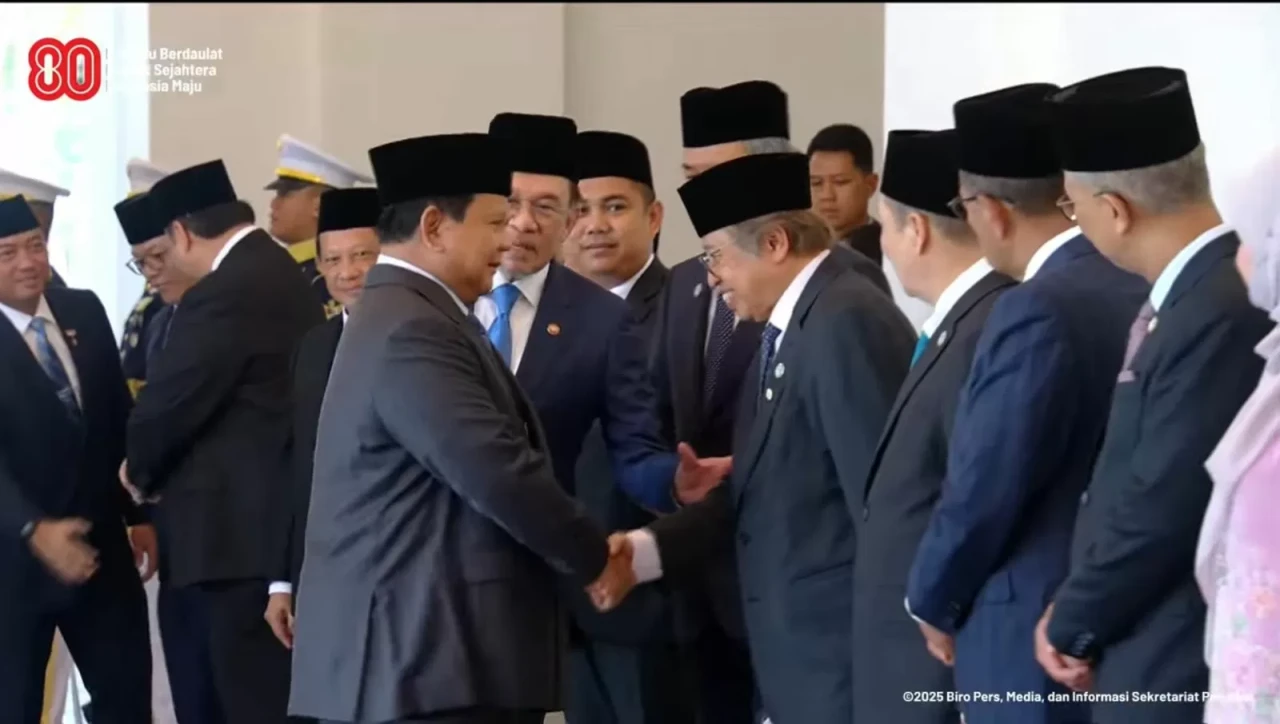 Disambut Presiden Prabowo,...