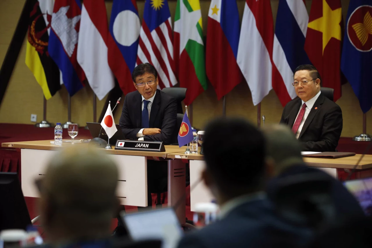 ASEAN–Jepang Perkuat...