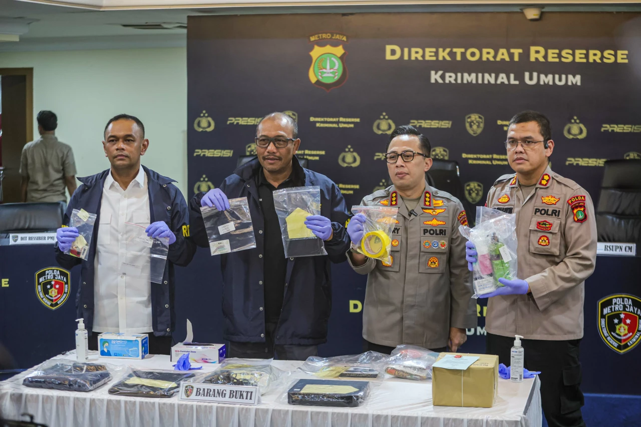 24 Saksi dan 103 Barang...