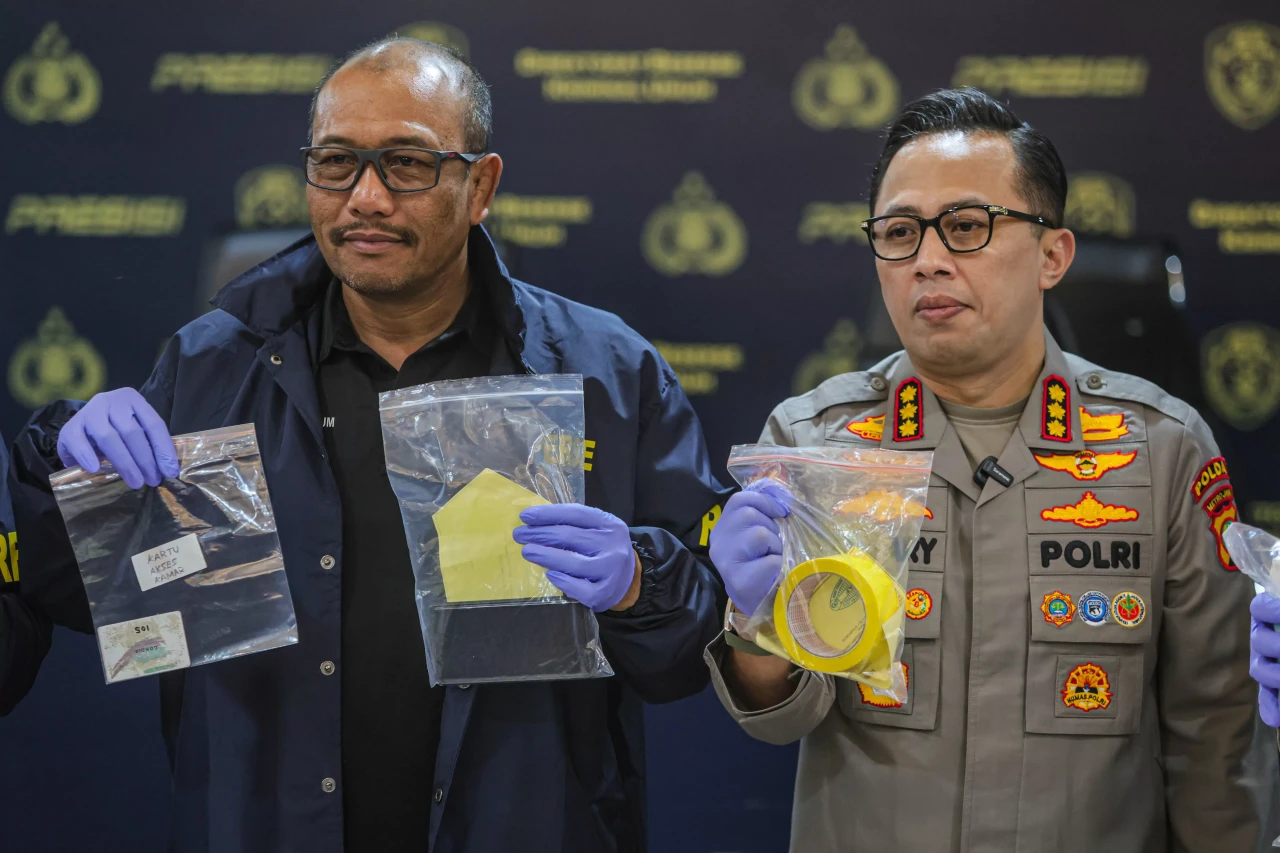 24 Saksi dan 103 Barang...