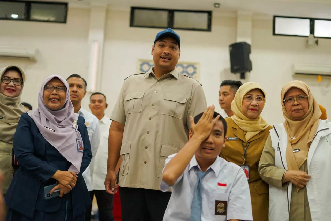 Menpora Dito Tinjau...