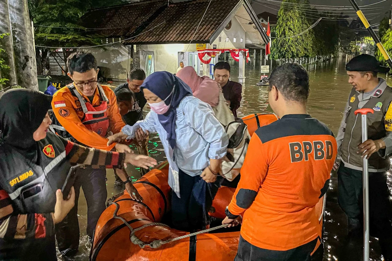 Banjir 1 Meter Rendam...