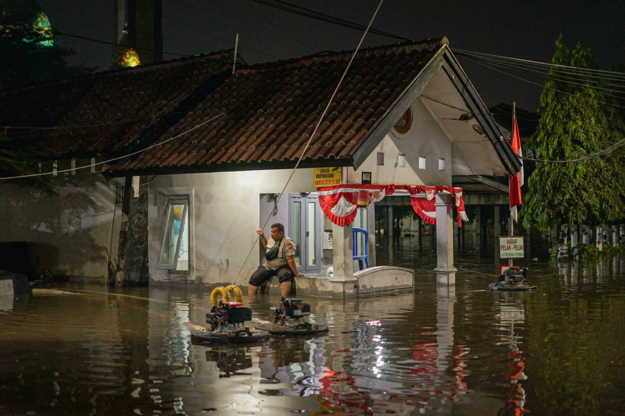 Banjir 1 Meter Rendam...