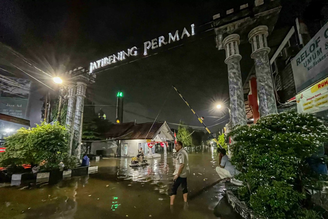 Banjir 1 Meter Rendam...