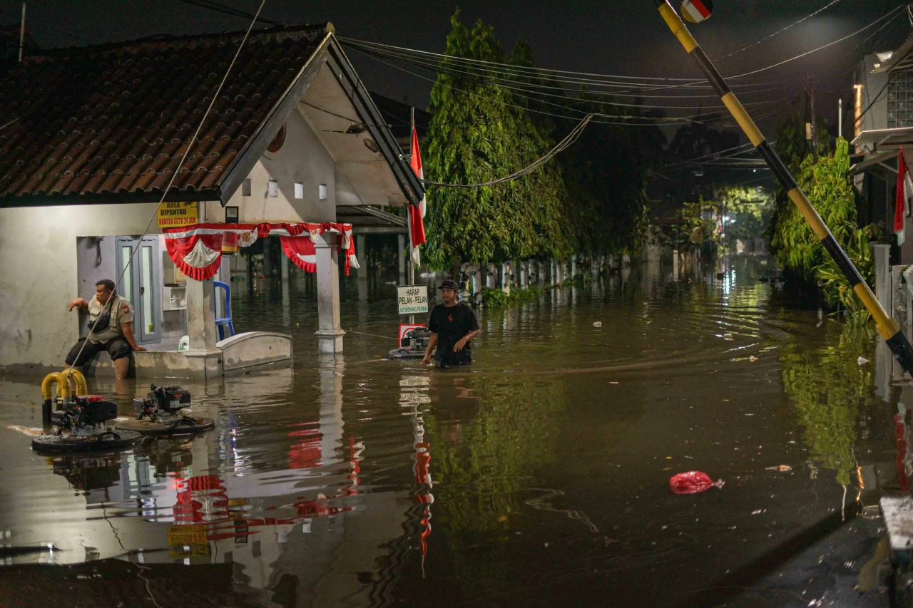 Banjir 1 Meter Rendam...
