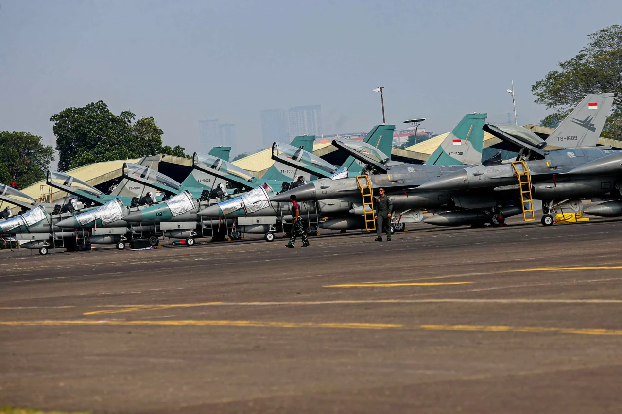 Melihat Latihan Pesawat...