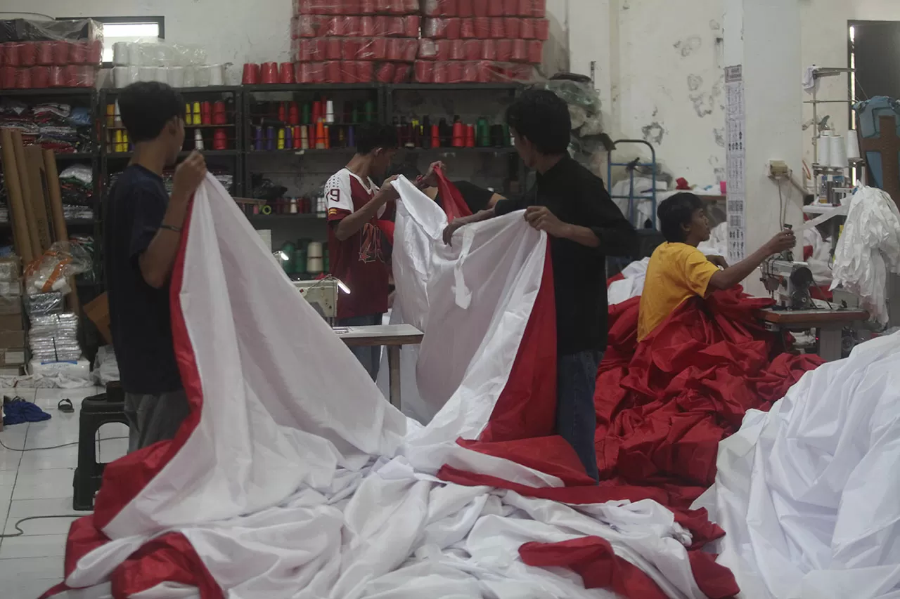 Produksi Bendera Merah...
