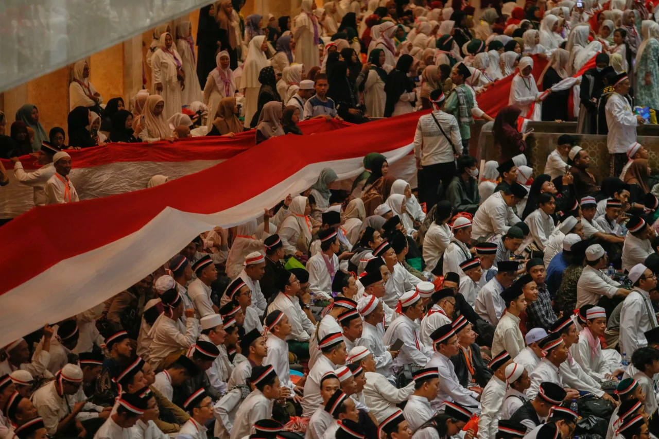 Ribuan Umat Muslim Padati...