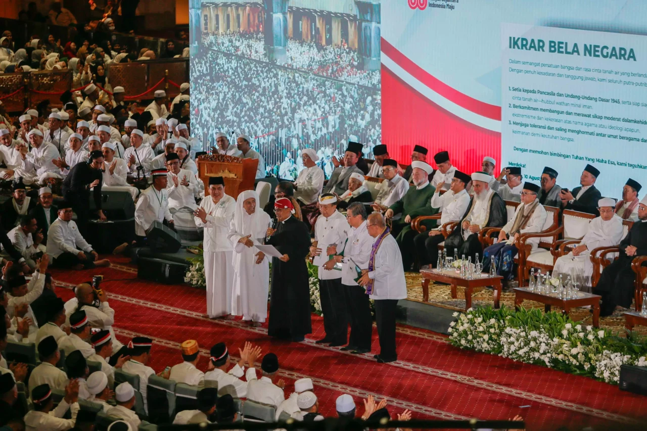 Ribuan Umat Muslim Padati...