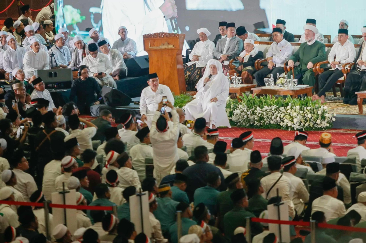 Ribuan Umat Muslim Padati...
