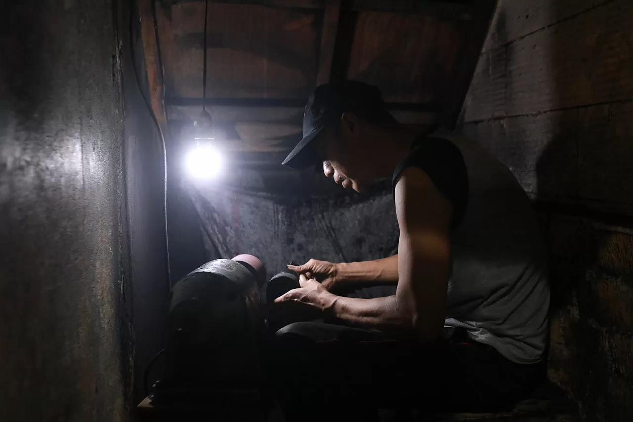 Mengintip Produksi Sepatu...