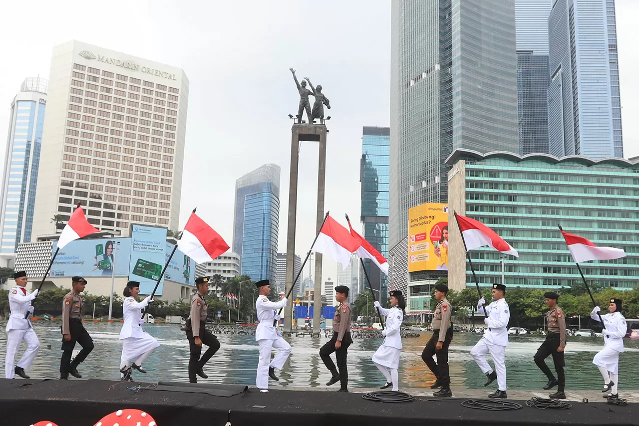 Pengibaran Bendera di...