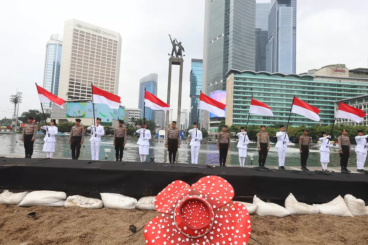 Pengibaran Bendera di...
