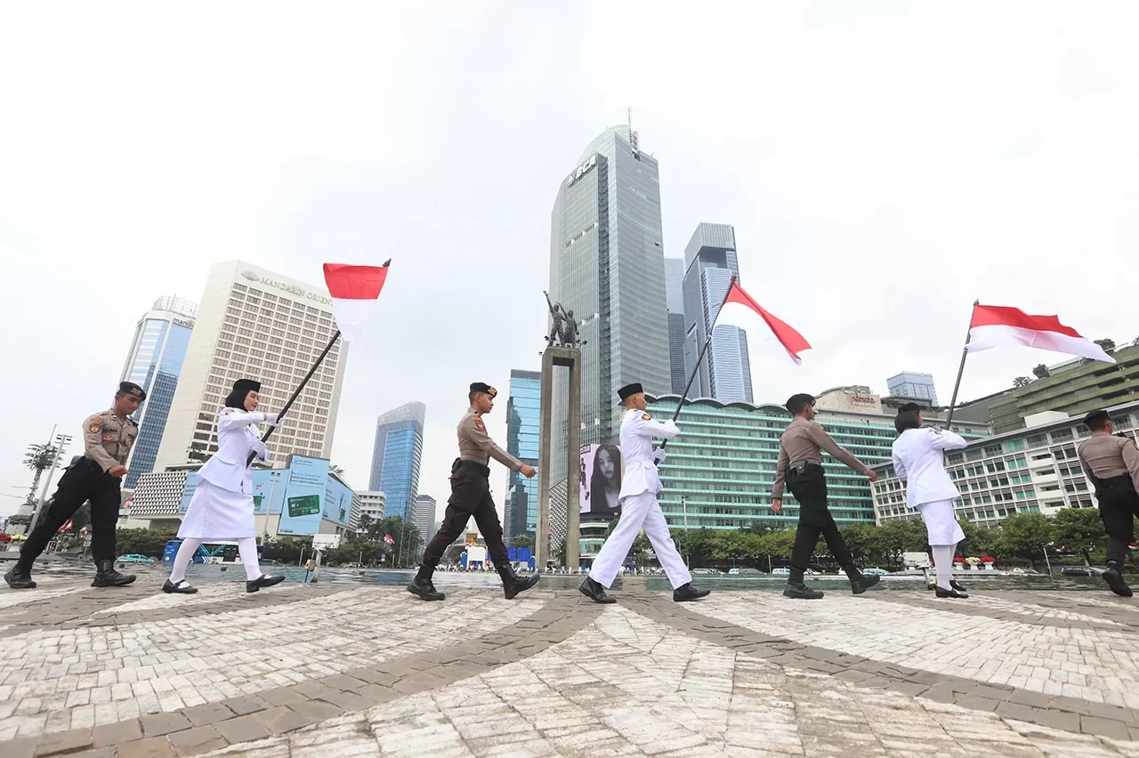 Pengibaran Bendera di...