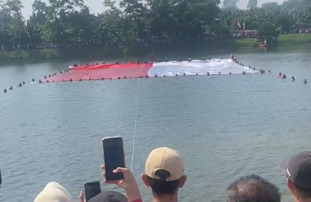 Pembentangan Bendera...