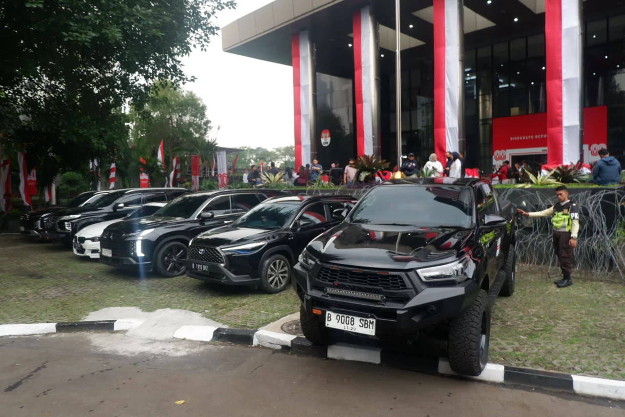 KPK Sita 15 Mobil dan...