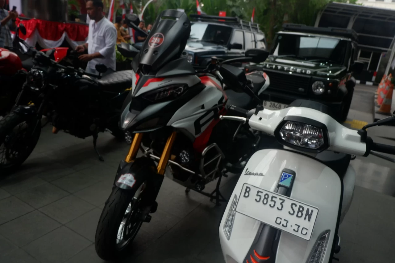 KPK Sita 15 Mobil dan...