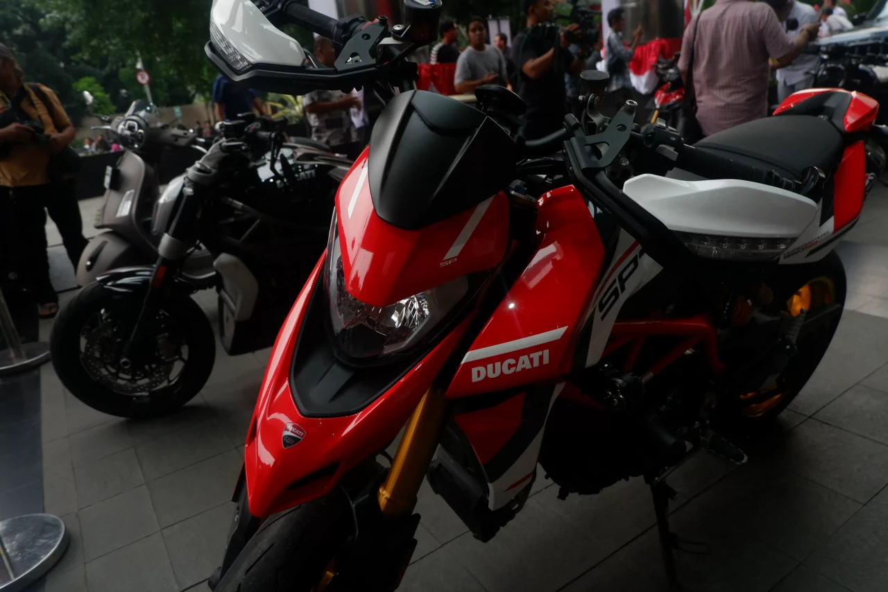 KPK Sita 15 Mobil dan...