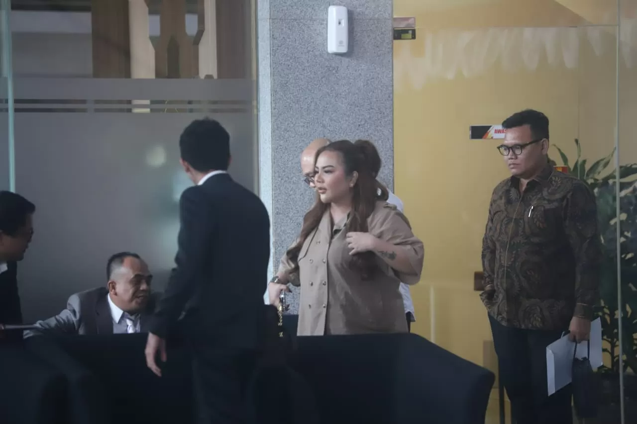 Diperiksa KPK 5 Jam,...