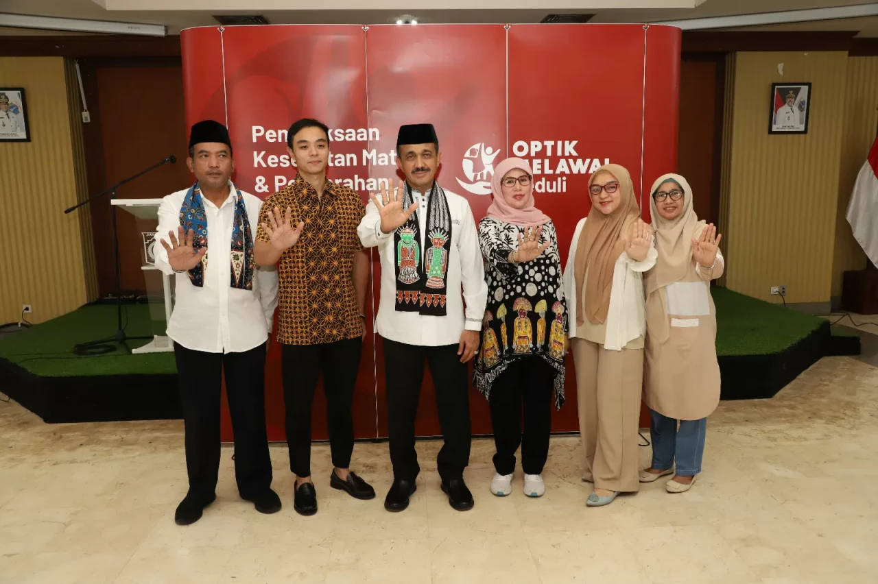 Optik Melawai Gelar...