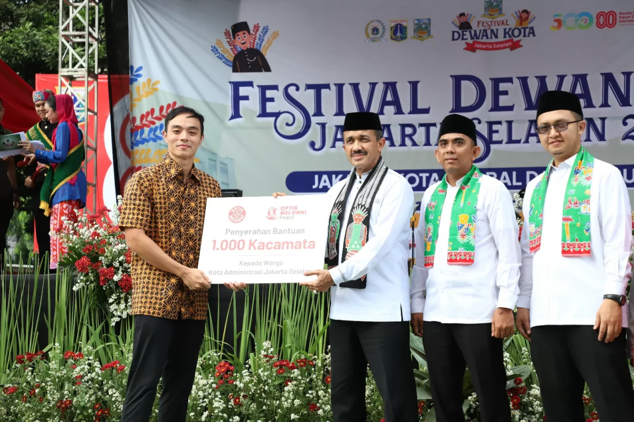 Optik Melawai Gelar...