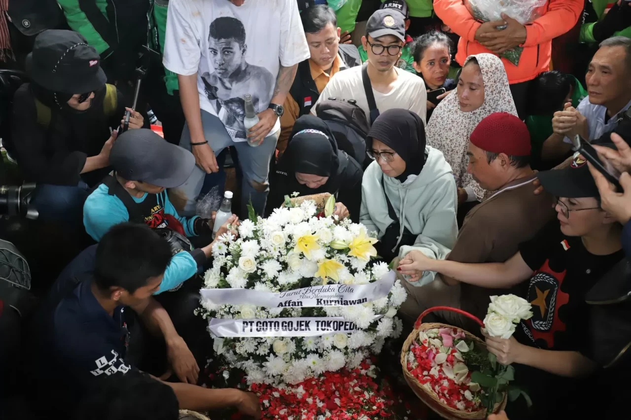 Solidaritas Jaket Hijau...