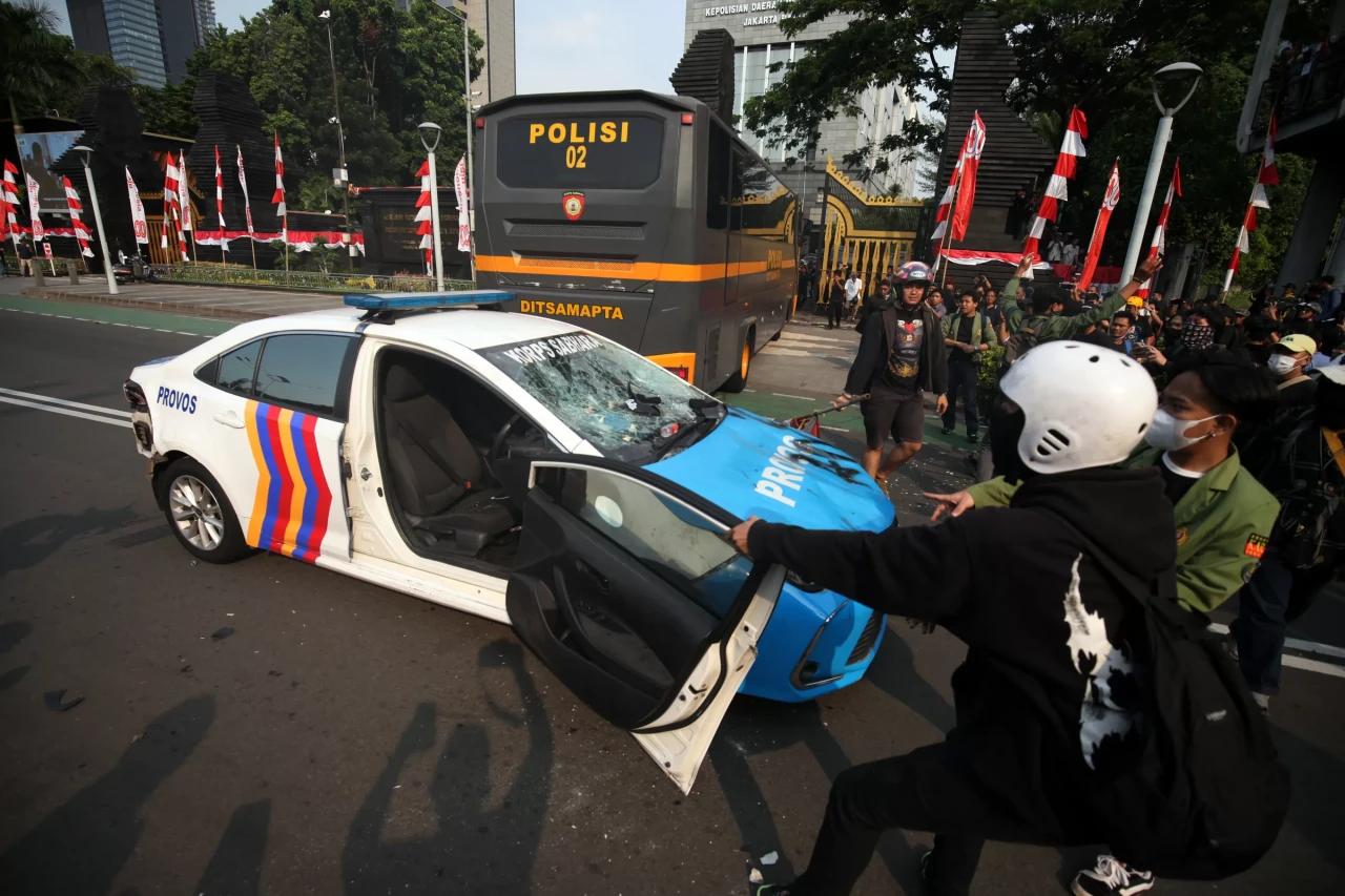 Mahasiswa Cegat dan...