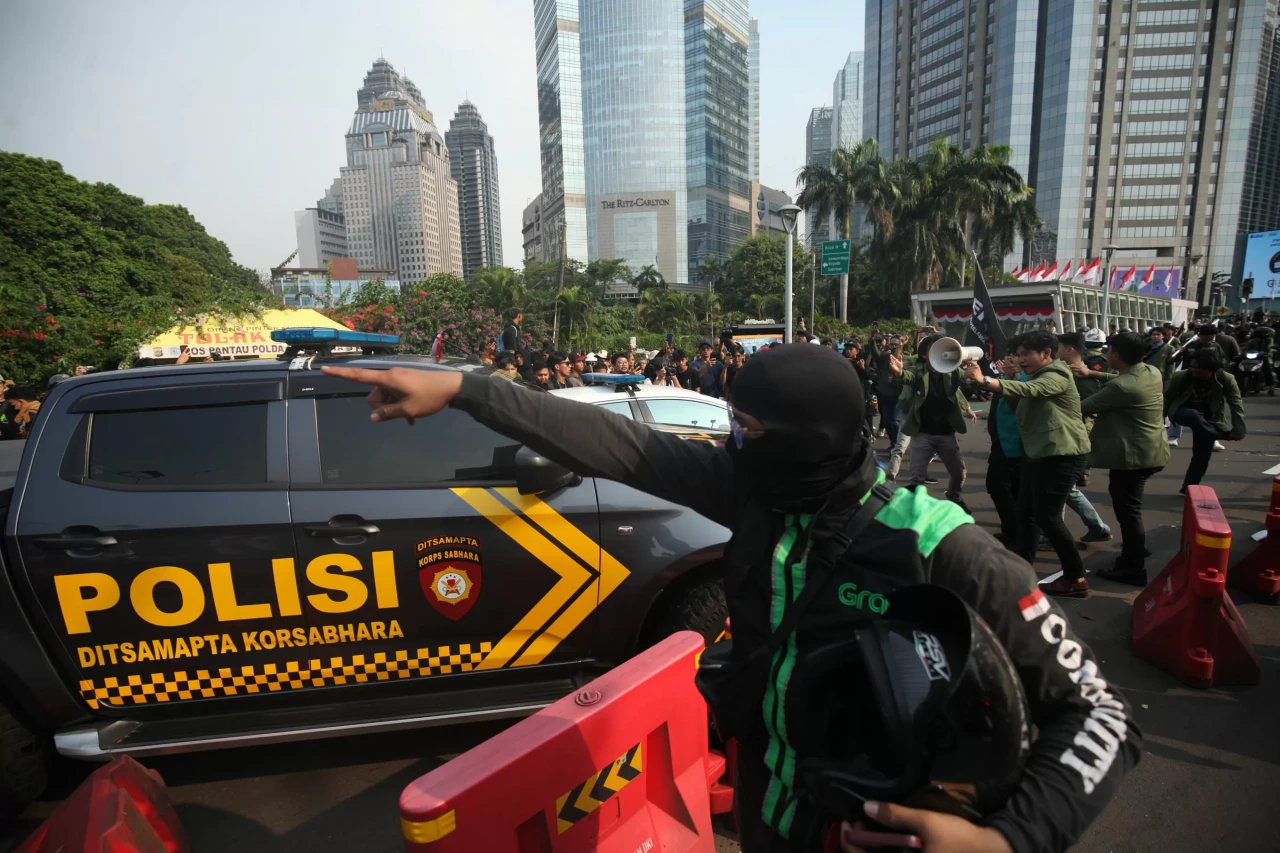 Mahasiswa Cegat dan...