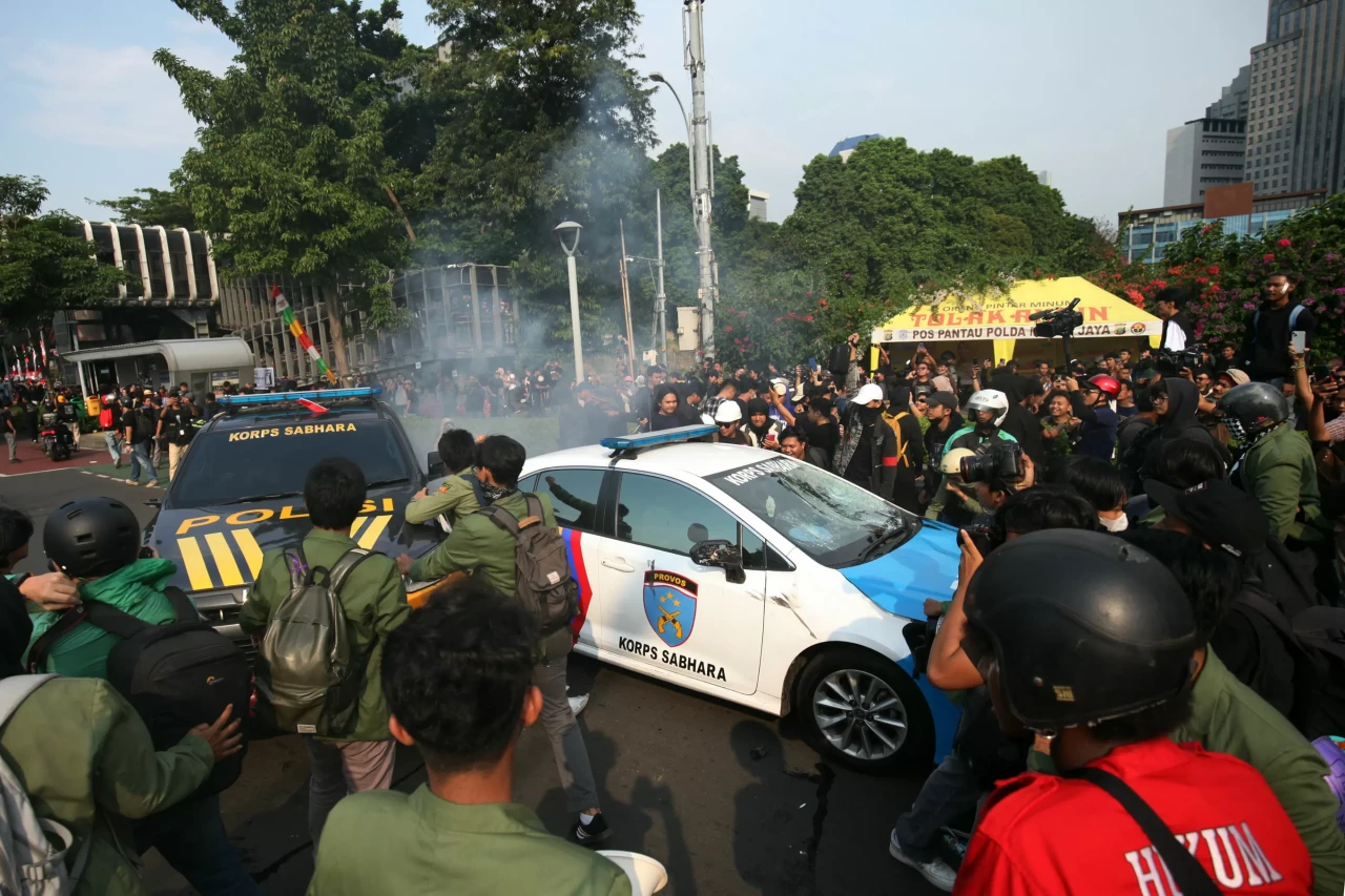 Mahasiswa Cegat dan...