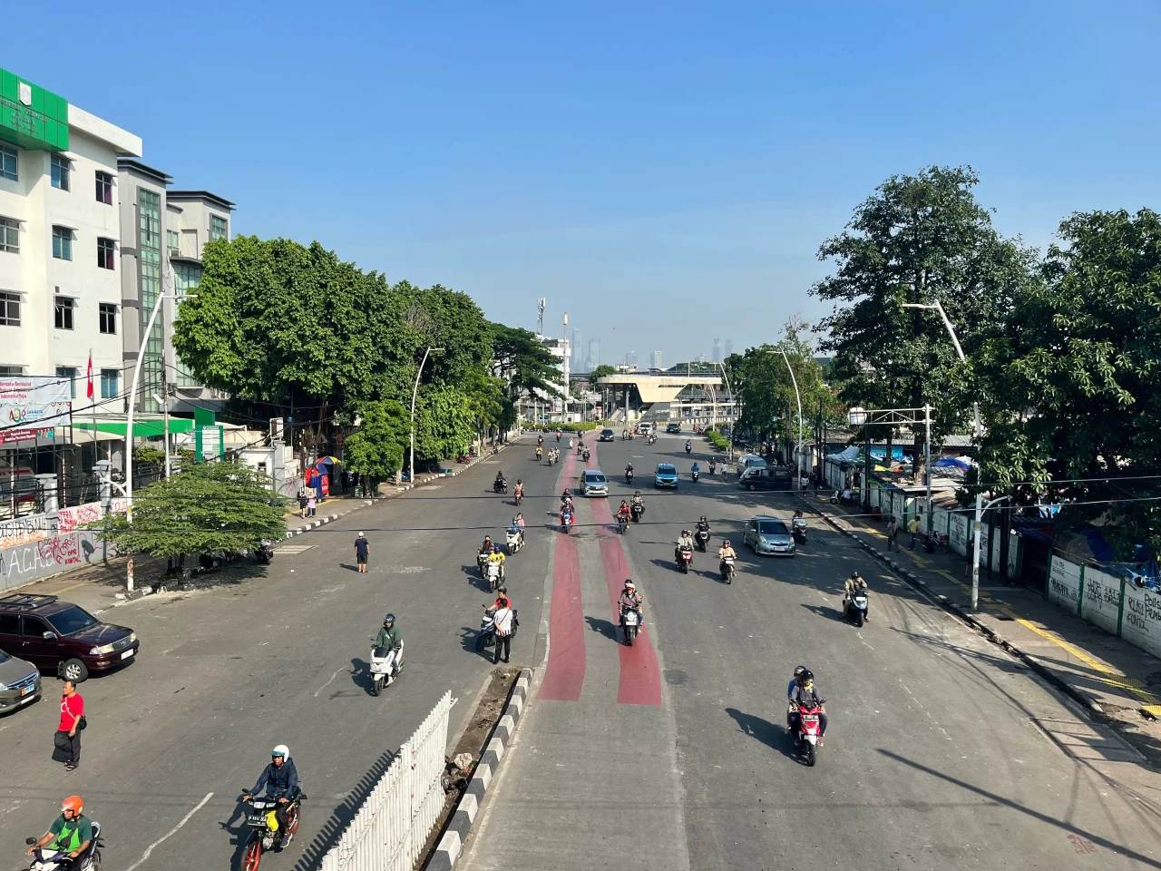 Lalu Lintas di Sekitar...