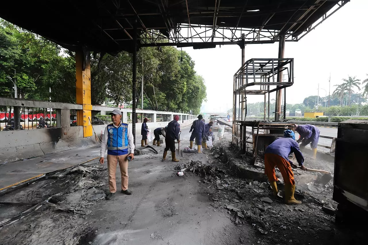 Gerbang Tol Pejompongan...