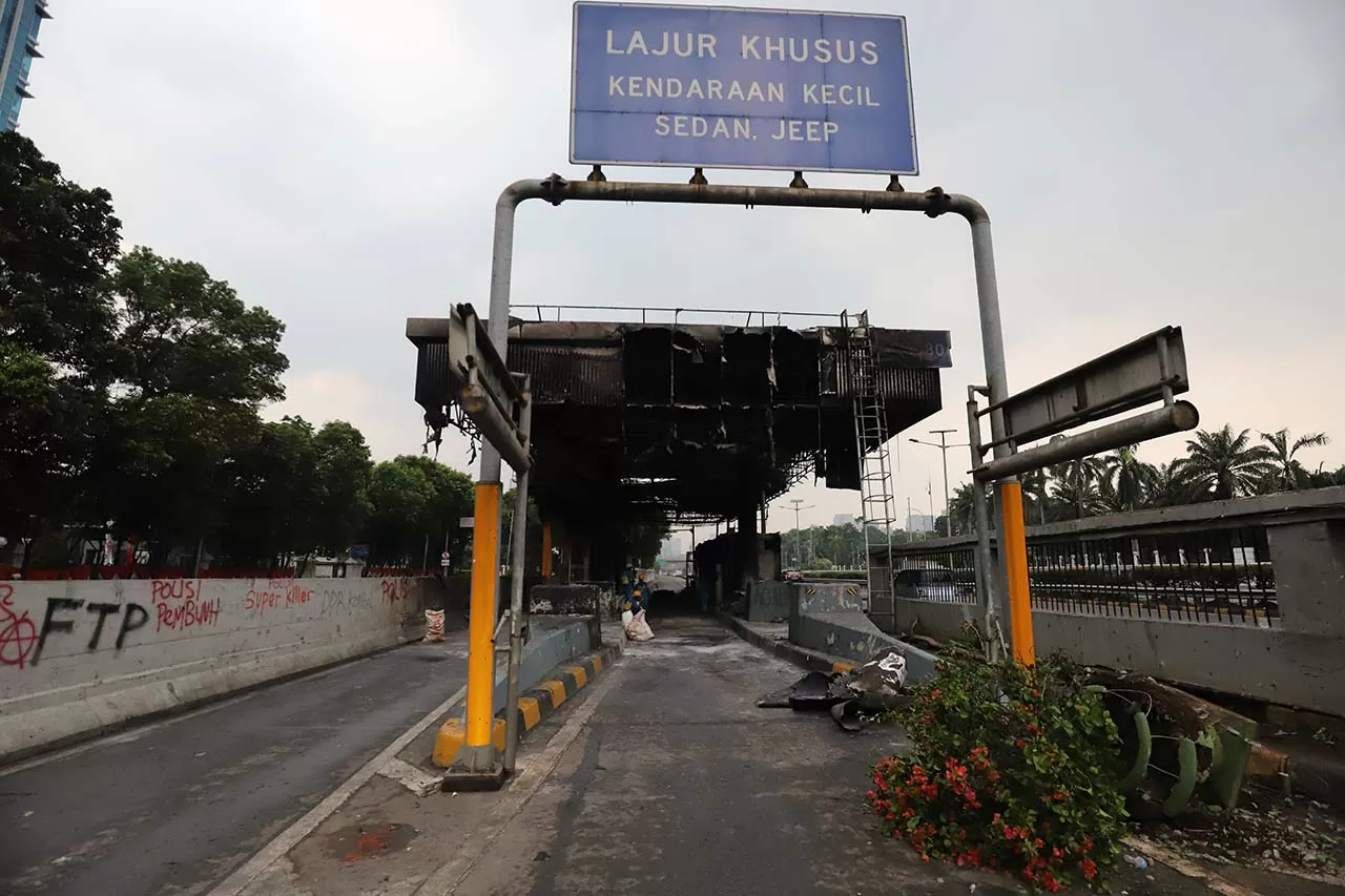 Gerbang Tol Pejompongan...