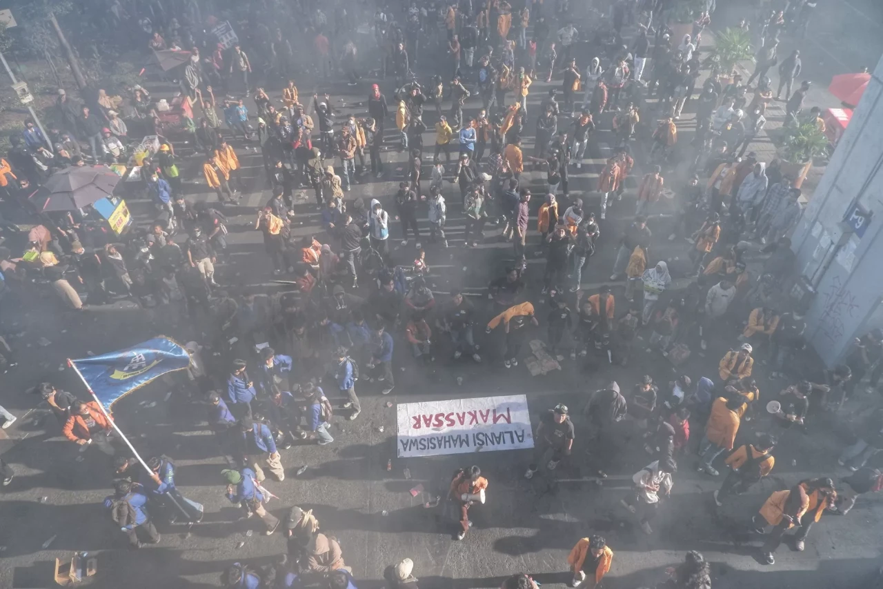 Mahasiswa Gelar Aksi...